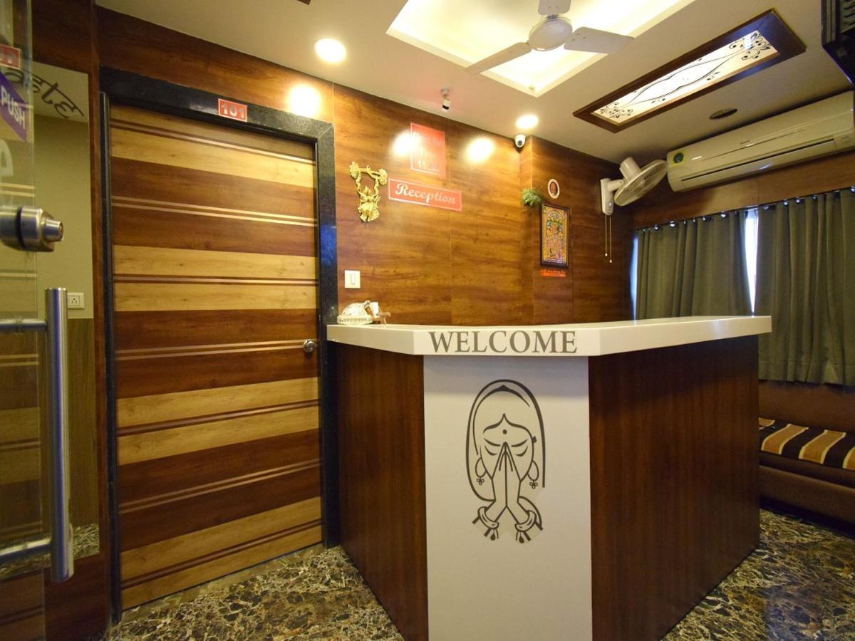 Hotel Lake Palace 아흐메다바드 외부 사진