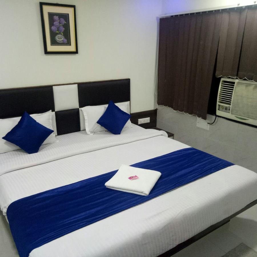 Hotel Lake Palace 아흐메다바드 외부 사진
